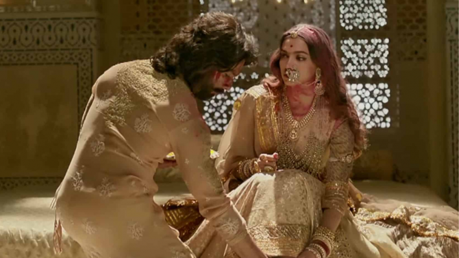 Holi 2025 Special: Top 5 Romantic Bollywood Films Featured Holi